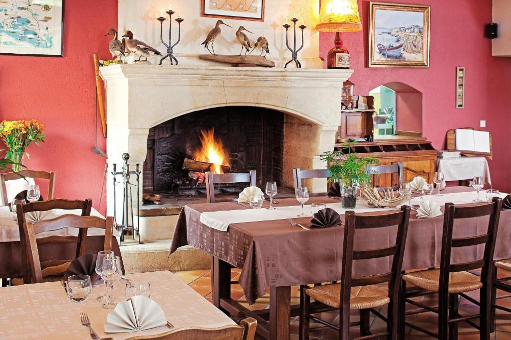 Logis Hotel Restaurant Le Flamant Rose Camargue Albaron Exterior foto